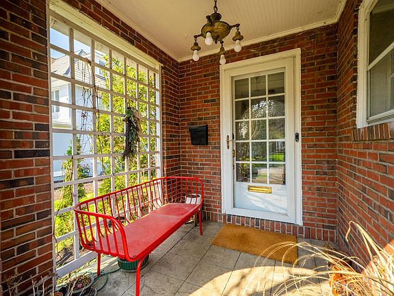 3rd image of 2188 Bryden Rd