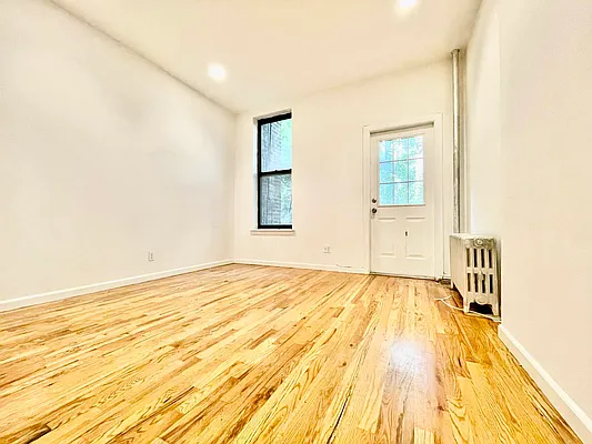 Rented by HOLTON REAL ESTATE INC. | media 12