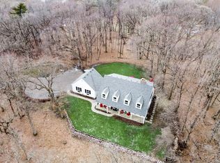 1 Bellwood Dr, Barrington Hills, IL 60010