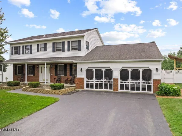 14 Moccasin Bend, Ballston Lake, NY 12019
