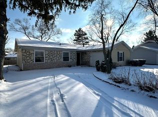 116 Delaware Dr, Bolingbrook, IL 60440