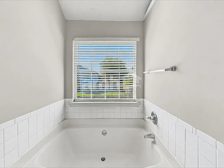 170 Labrea Blvd — Photo 11