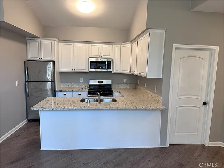 5371 Topeka Dr — Photo 11