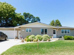 520 Forest Rd, Minot, ND 58701