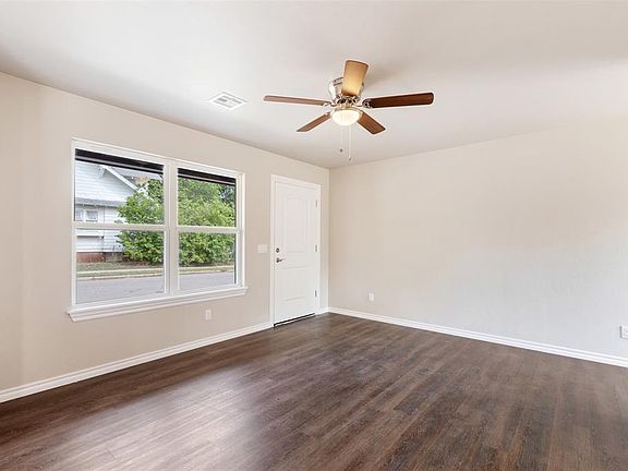 5th image of 1452 E Park Pl