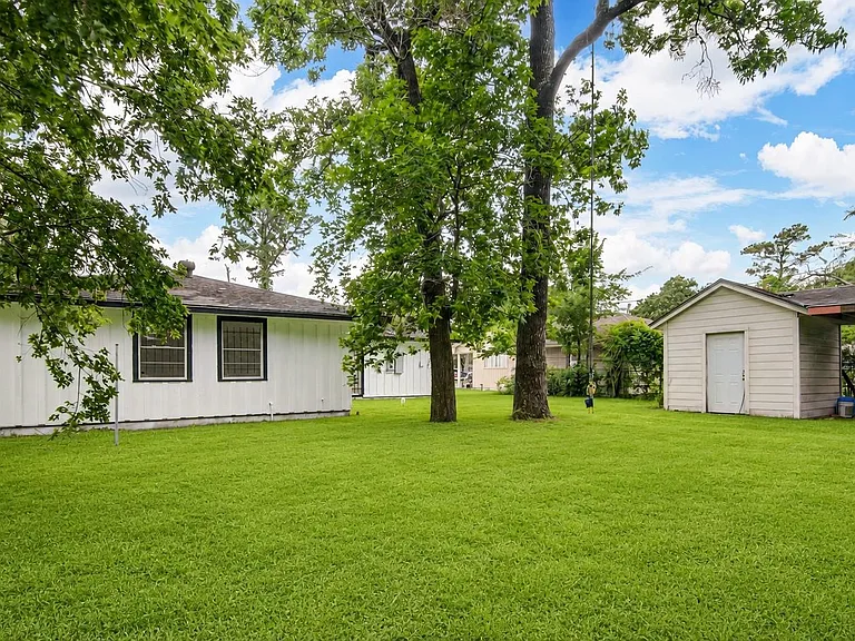 7329 Gleason Rd — Photo 23