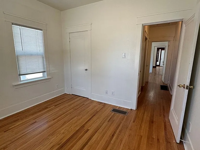 2037 8th Ave — Photo 15