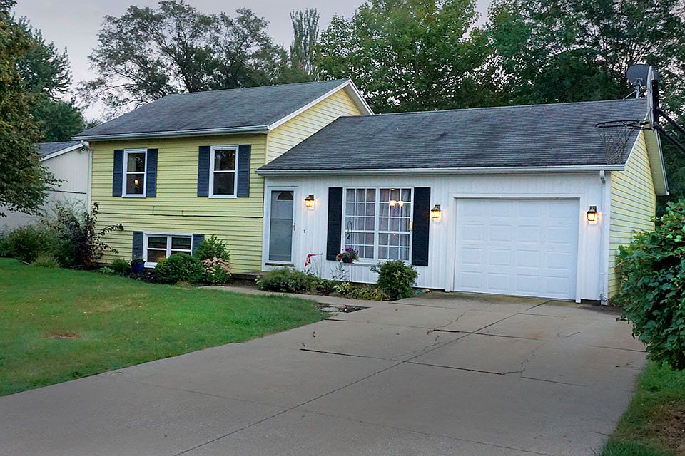 1321 S. Savoie Ave.