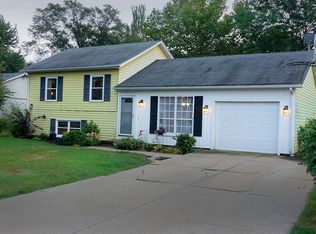 1321 S Savoie Ave, Bowling Green, OH 43402