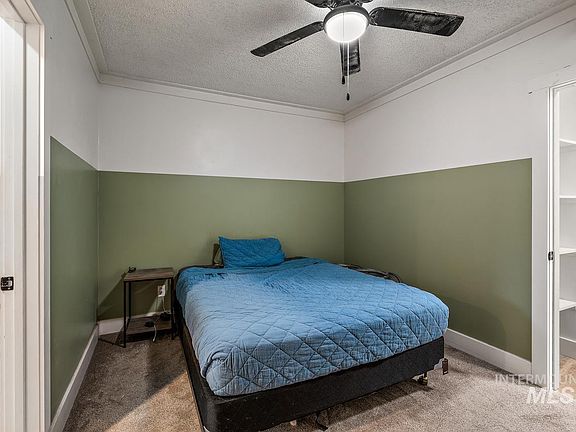 4th image of 211 Everett St