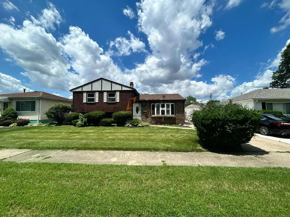 8136 Grace Pl, Highland, IN 46322