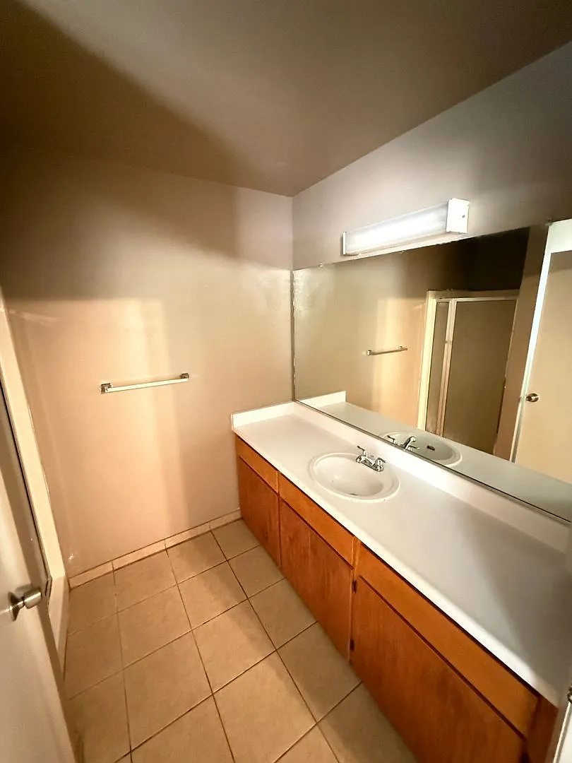 3 Bed 2 bath in Southwest Bakersfield — Photo 4