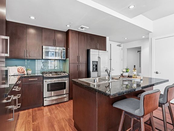 5th image of 910 Lenora St APT 809