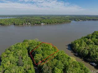 1 Hummingbird Ln, Macon, NC 27551