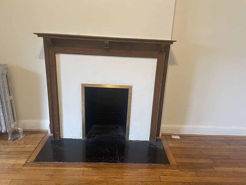 1st image of 2415 Maplewood Ave APT 3