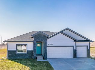 16404 Springbrook Trl, Urbandale, IA 50323