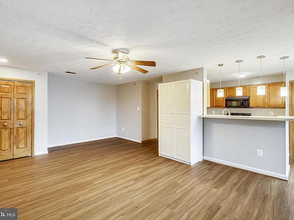 4th image of 903 Blue Leaf Ct #6-1D