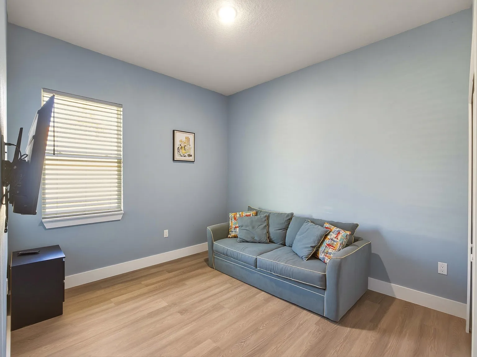 4 bed, 3.0 bath, 1870 sqft, $1,027 — Photo 1