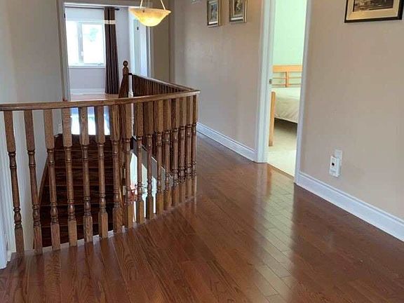 3rd image of 228 Vanda Dr
