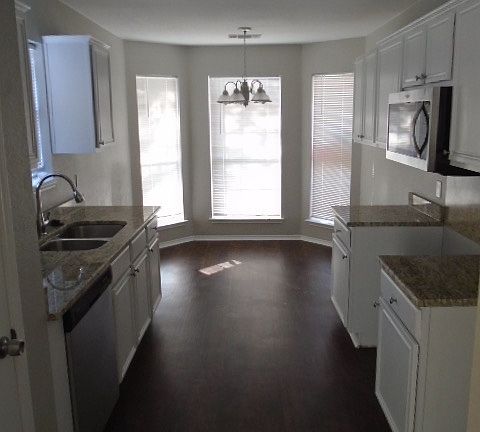 3rd image of 2718 Sunset Dr