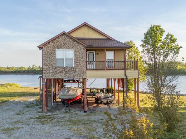 1900 Catfish Ln, Crump, TN 38327