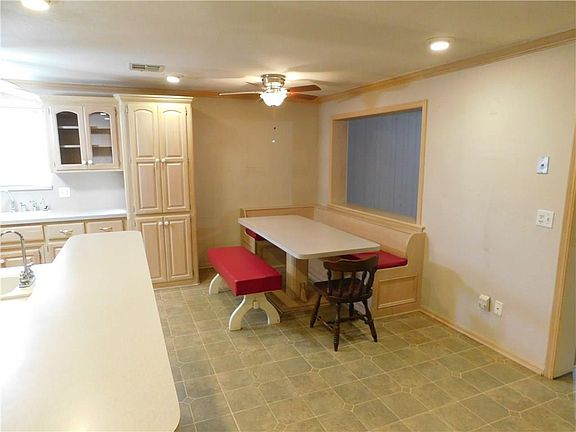 4th image of 4745 SE 41st St