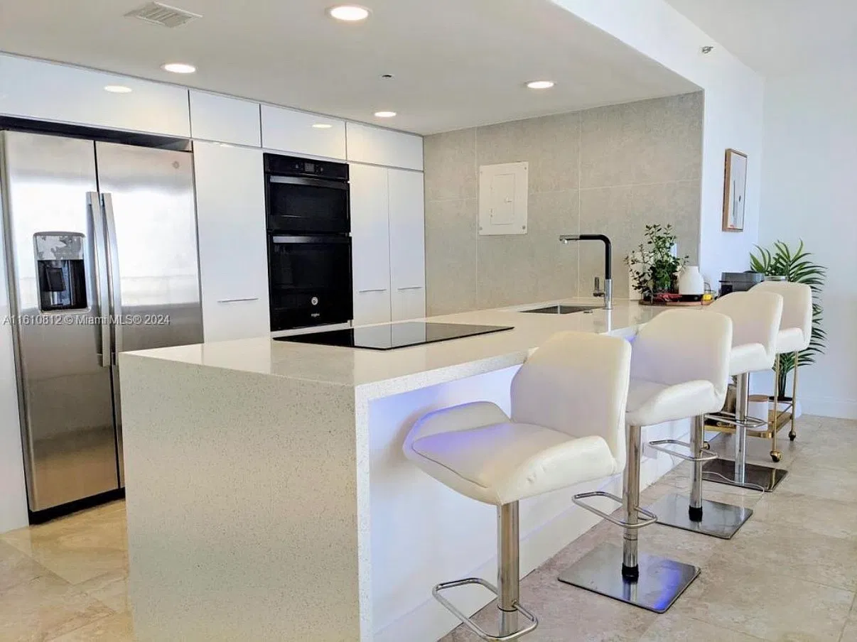 2 bed, 1030 sqft, $2,890 — Photo 2