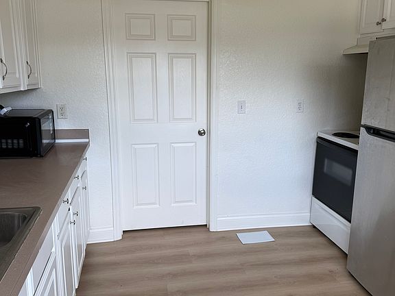 4th image of 984 W Desoto St #984