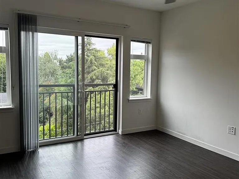 Crew Apartments — Photo 19