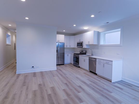 3rd image of 1063 W Vernon Park Pl Suite 1