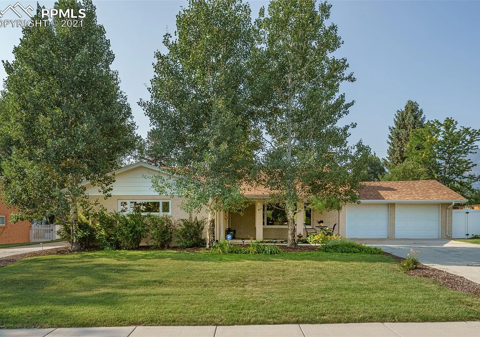 1025 Jupiter Dr — Photo 1