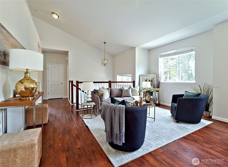 4th image of 1808 Pierce Avenue NE