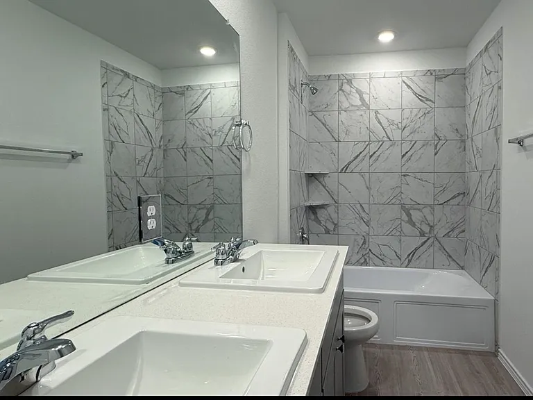 124 Greystone Ct — Photo 4