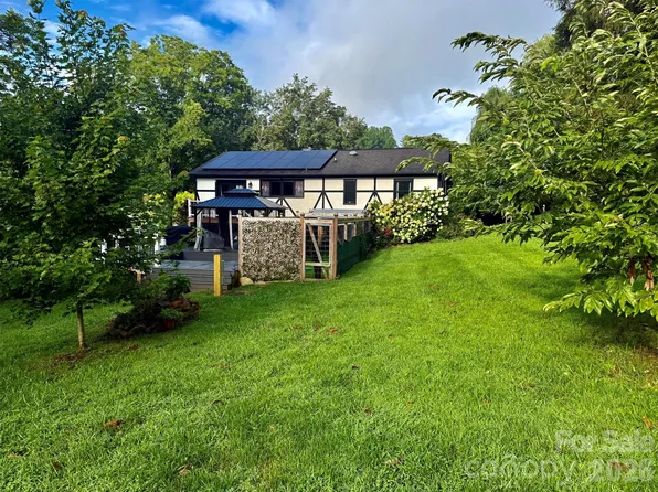 5 Northlake Dr, Weaverville, NC 28787
