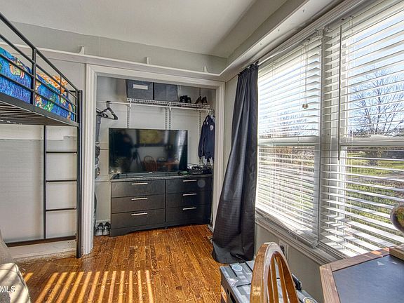 5th image of 3306 Bluebell Ln