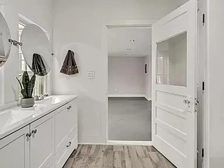 918 W Hill St — Photo 10