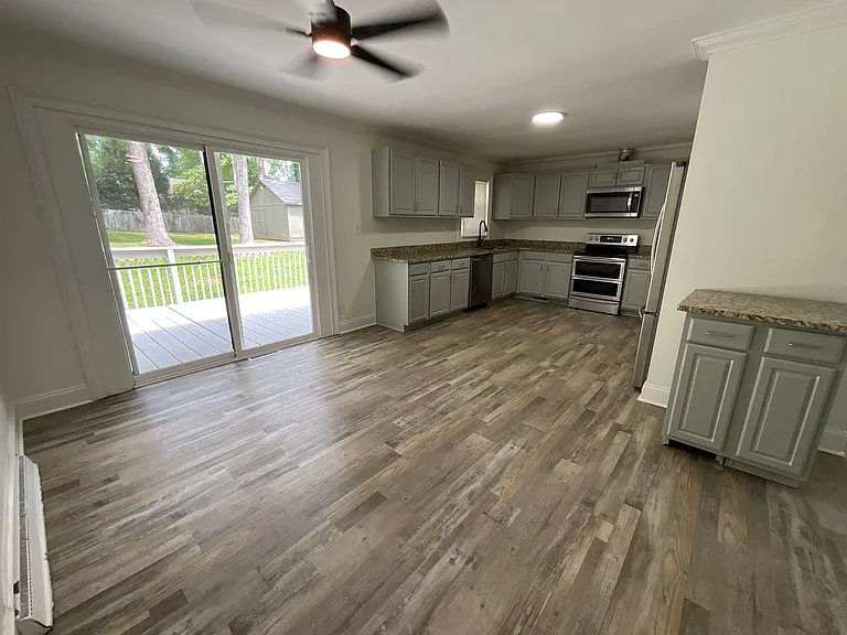 4026 Sedgewood Ln — Photo 8