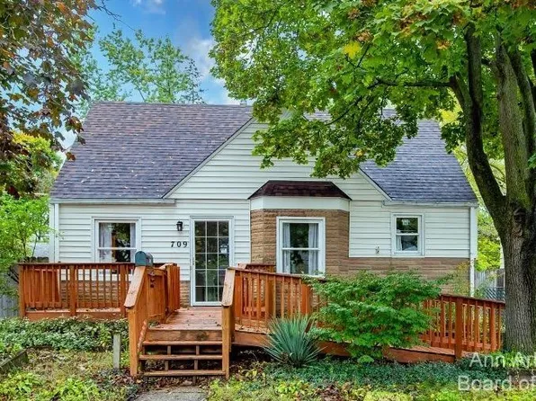 709 Charles St, Ypsilanti, MI 48198
