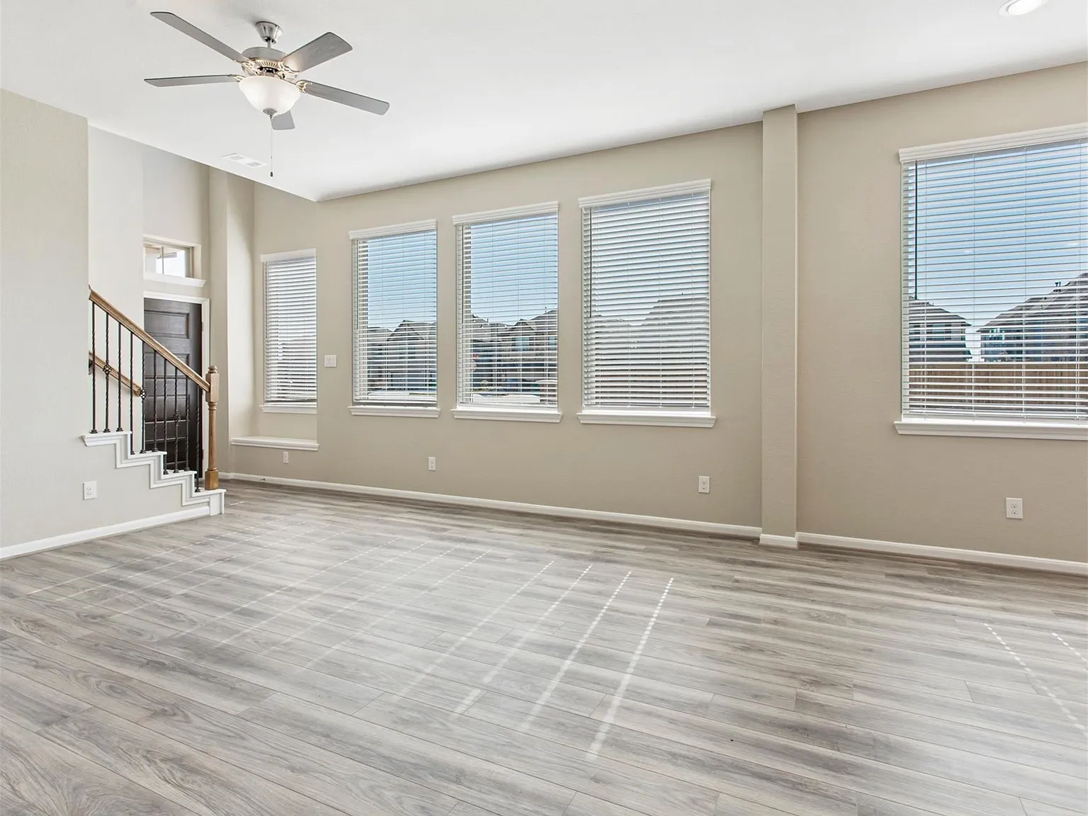 3 bed, 2.5 bath, 1907 sqft, $2,350 — Photo 3
