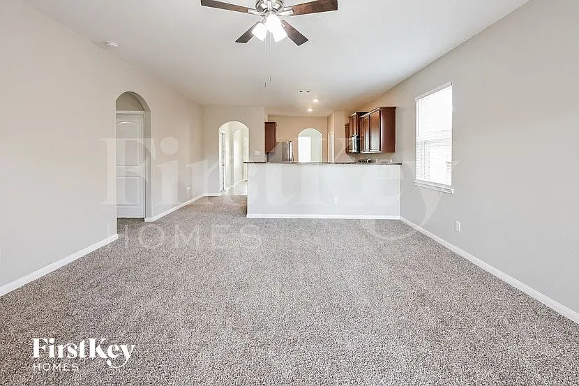 3 bed, 2.0 bath, 1597 sqft, $2,005 — Photo 2