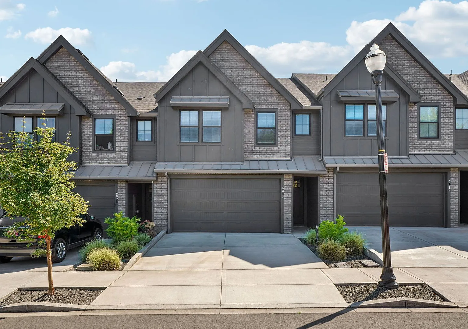 Luxury Townhome for Lease at the Courtyards at Hidden Crest - 6817 NE 131st Way — Photo 1