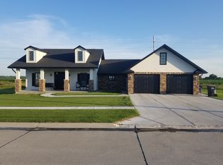1006 27th St, Central City, NE 68826