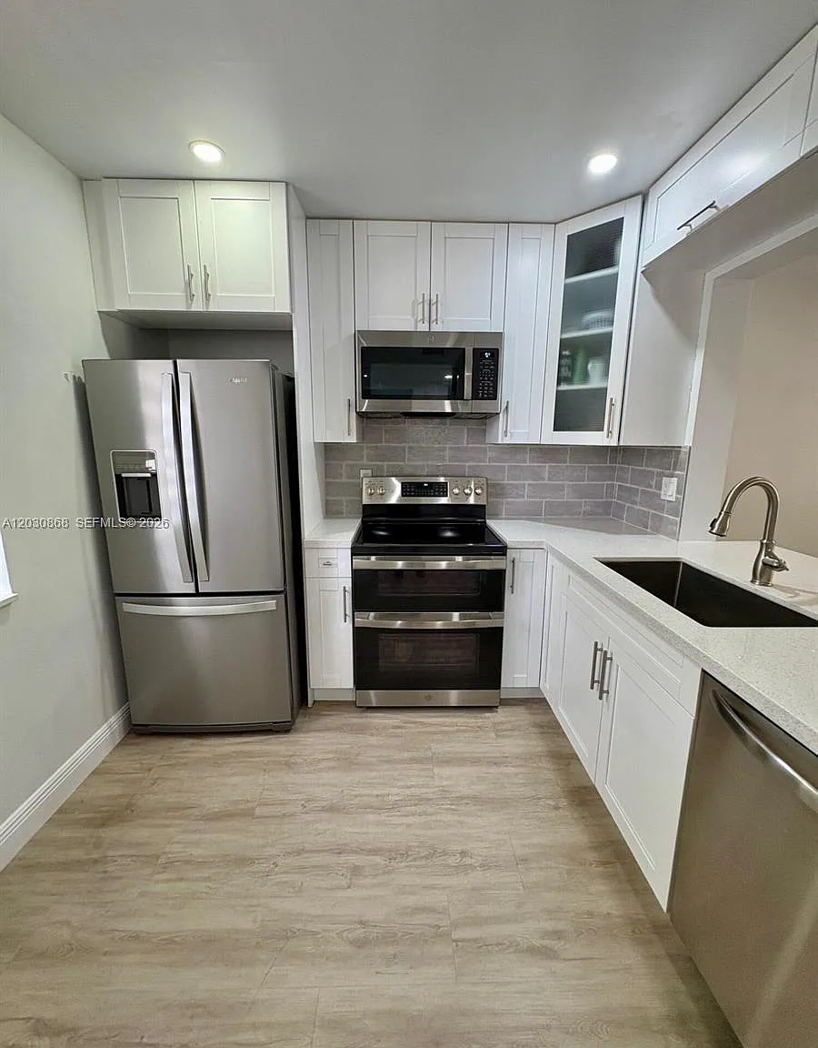 Palm Village Condo — Photo 3