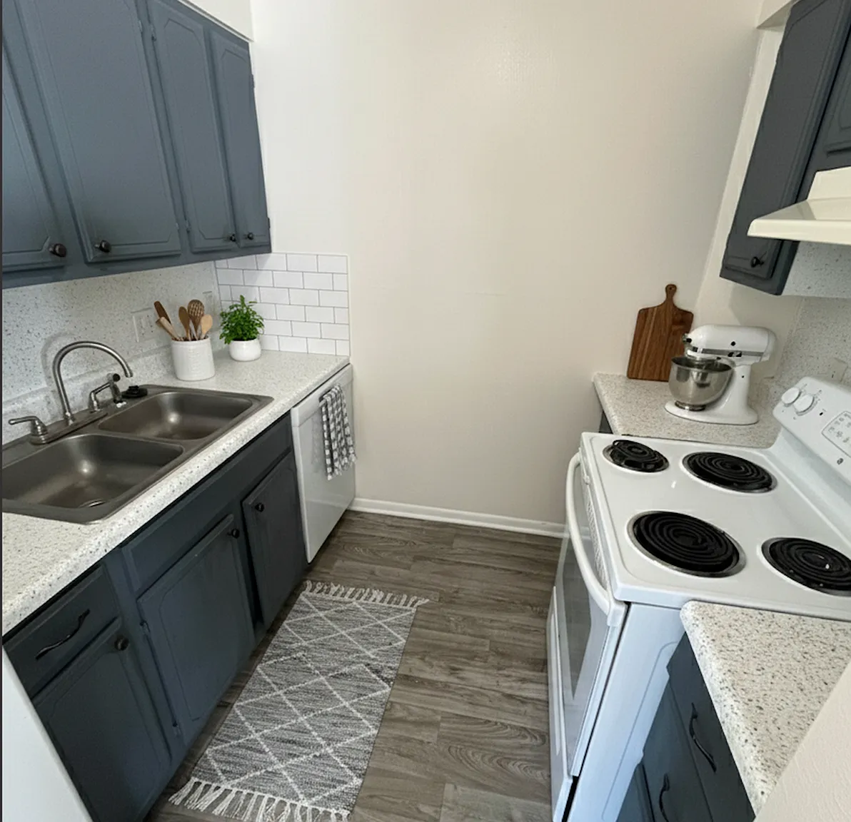 Hideaway Cove Apartments — Photo 3