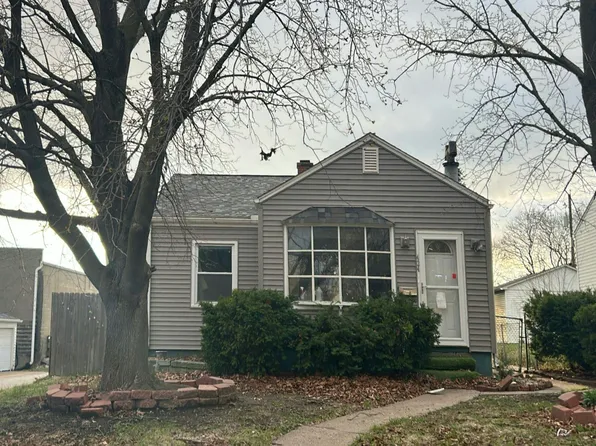424 20th St, Bettendorf, IA 52722