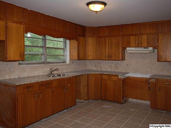 4th image of 4600 Charles Dr NW