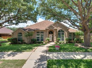 905 Brittany Dr, Lewisville, TX 75067