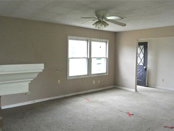 4th image of 3691 Derbyshire Dr