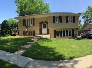 626 Saint Marys Pkwy, Buffalo Grove, IL 60089