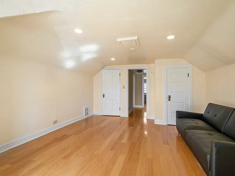 2615 E 12th Ave #UPSTAIRS — Photo 10